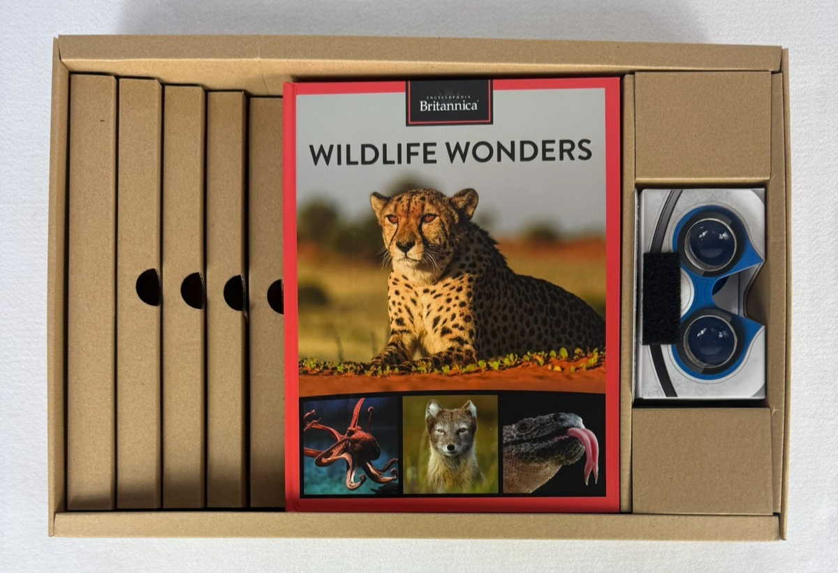 Britannica Virtual Reality Science Kit w/ 6 Books & VR Viewer Complete